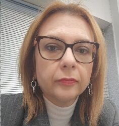 Η εγκυρότητα συμβατικού όρου απαγόρευσης διατήρησης ζώου συντροφιάς στο μίσθιο: μισθωτική σύμβαση, κανονισμός πολυκατοικίας και η επίδραση του Ν. 4830/2021